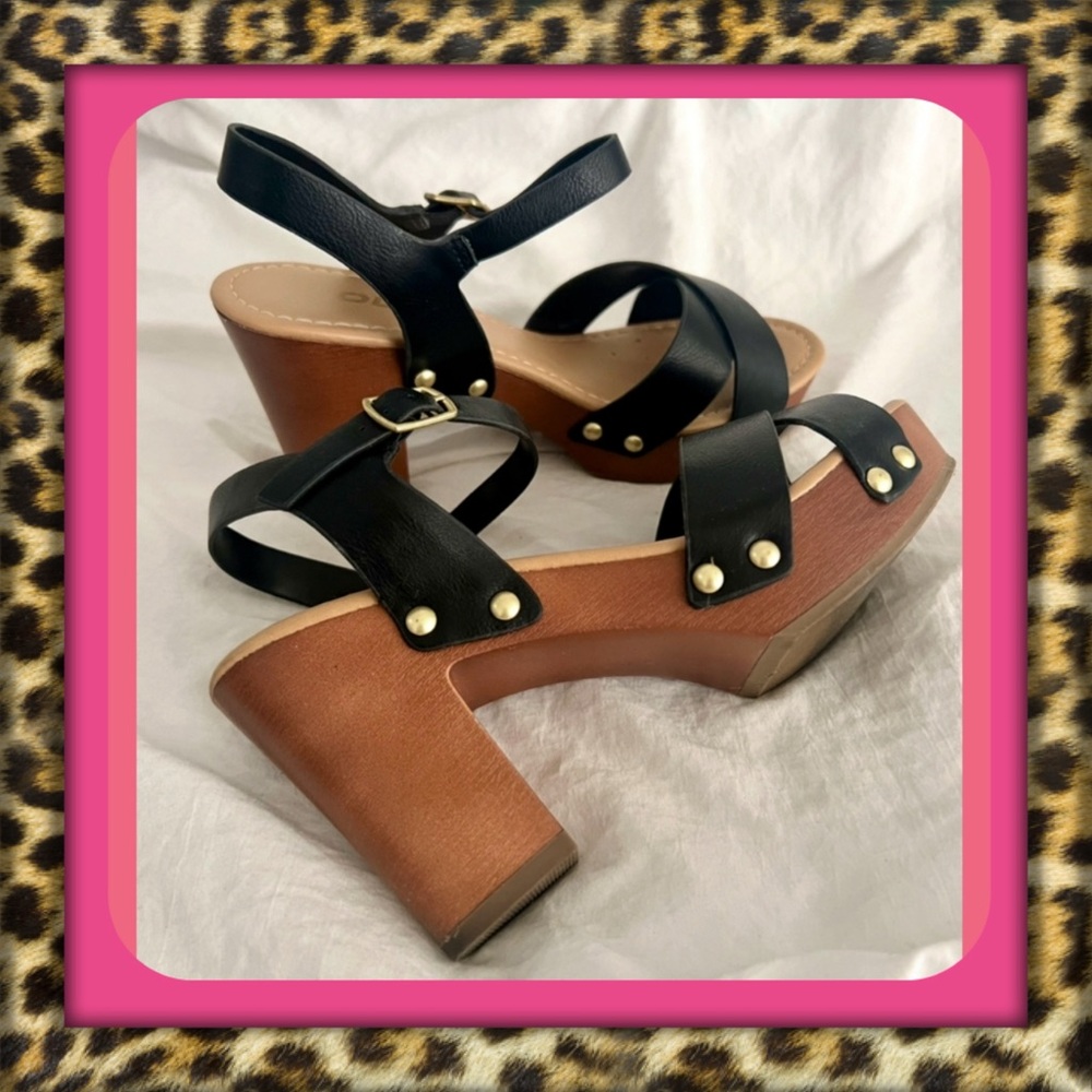 👑✅PRICE FIRM✅Black and Brown Strappy Studded Sandals - Picture 1 of 16